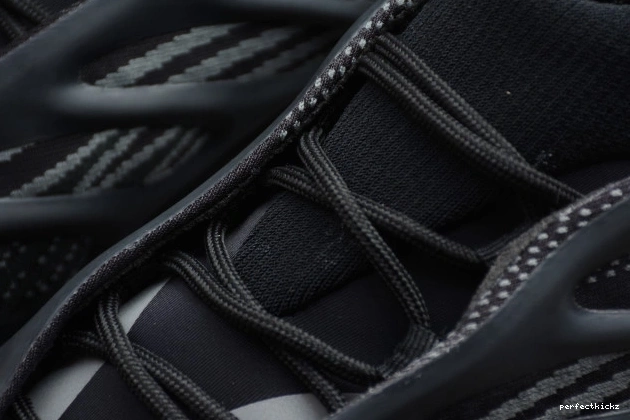 Boost Adidas H67799 V3 Black Yeezy 700 0802
